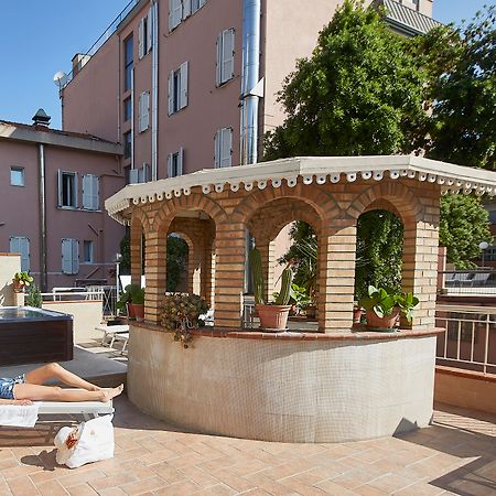 Hotel Vienna Ostenda E Ristorante Il Danubio Rimini Extérieur photo
