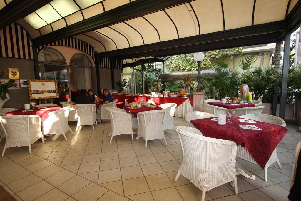 Hotel Vienna Ostenda E Ristorante Il Danubio Rimini Extérieur photo